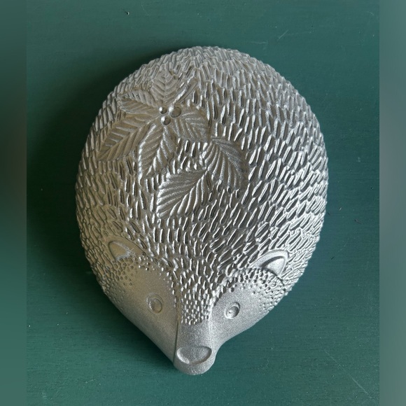 Turkish, Hedgehog plate. Silver bottom 7 1/8”x 9 1/2” - Picture 4 of 8